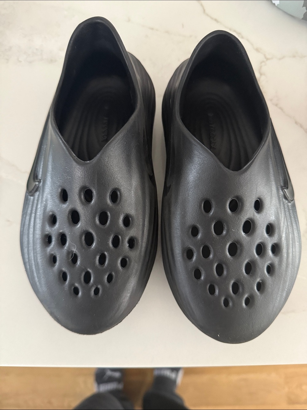 Noke React boys slip on shoes EUC smoke free pet free home size 1 worn 3x